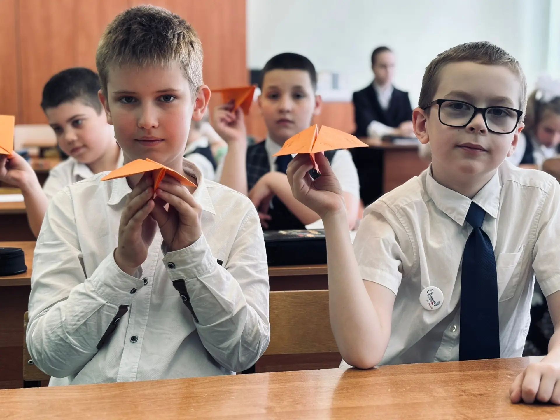 ✈️ «Самолетик будущего»: трогательный подарок выпускникам  Последний звонок — это момент, когда школ