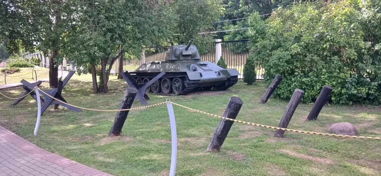 ‼️Угадай танк и от куда он ПРИЕХАЛ..😶‍🌫️ (снова тут)

Жду название и историческую историю, где был