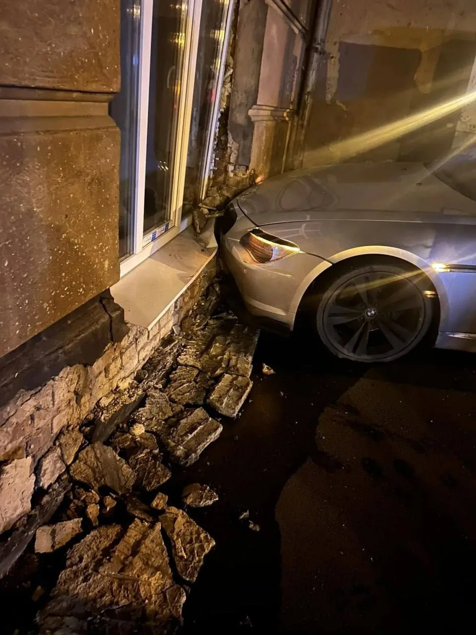 🚔 В центре Донецка задержали водителя BMW, протаранившего здание

В Донецке сотрудники Росгвардии з