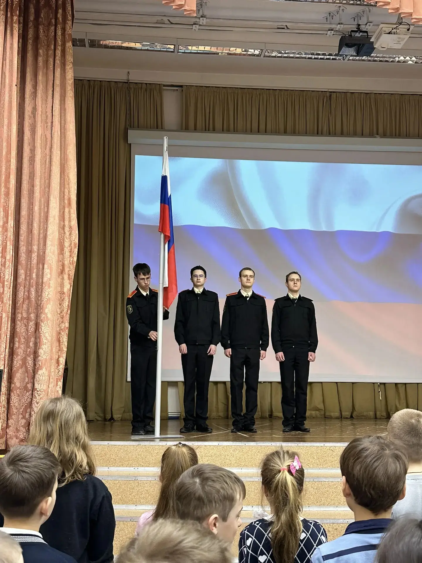 🚀Новая учебная неделя: старт дан!  🇷🇺Снова в бой! Новая учебная неделя официально открыта. По нашей 