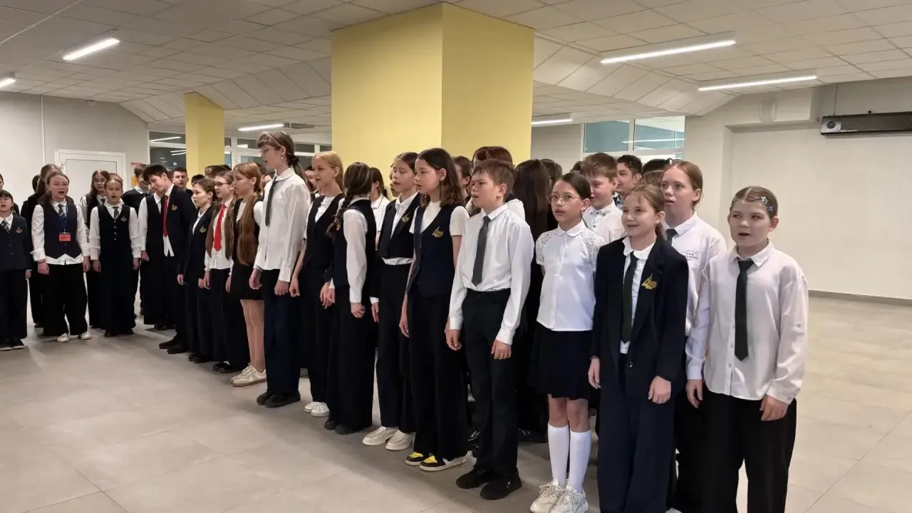 ✨ Новое начало недели — с торжественной линейки во втором корпусе лицея! ✨  Сегодня шестиклассники с