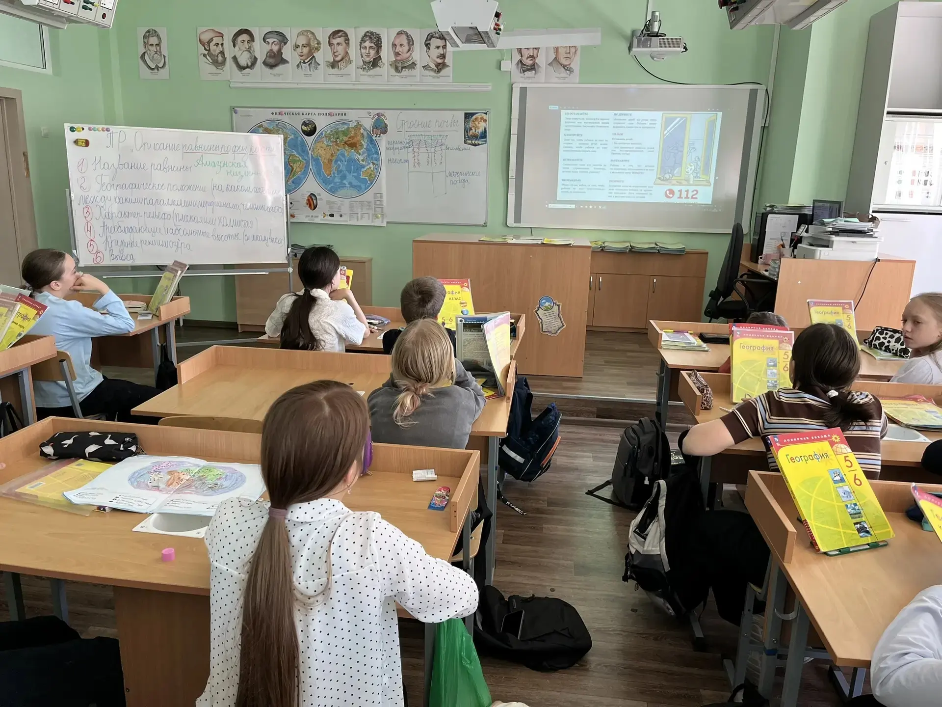 🪟 Безопасное окно — забота о детях! 🪟  В нашей школе проходят важные уроки и беседы на тему «Безопас