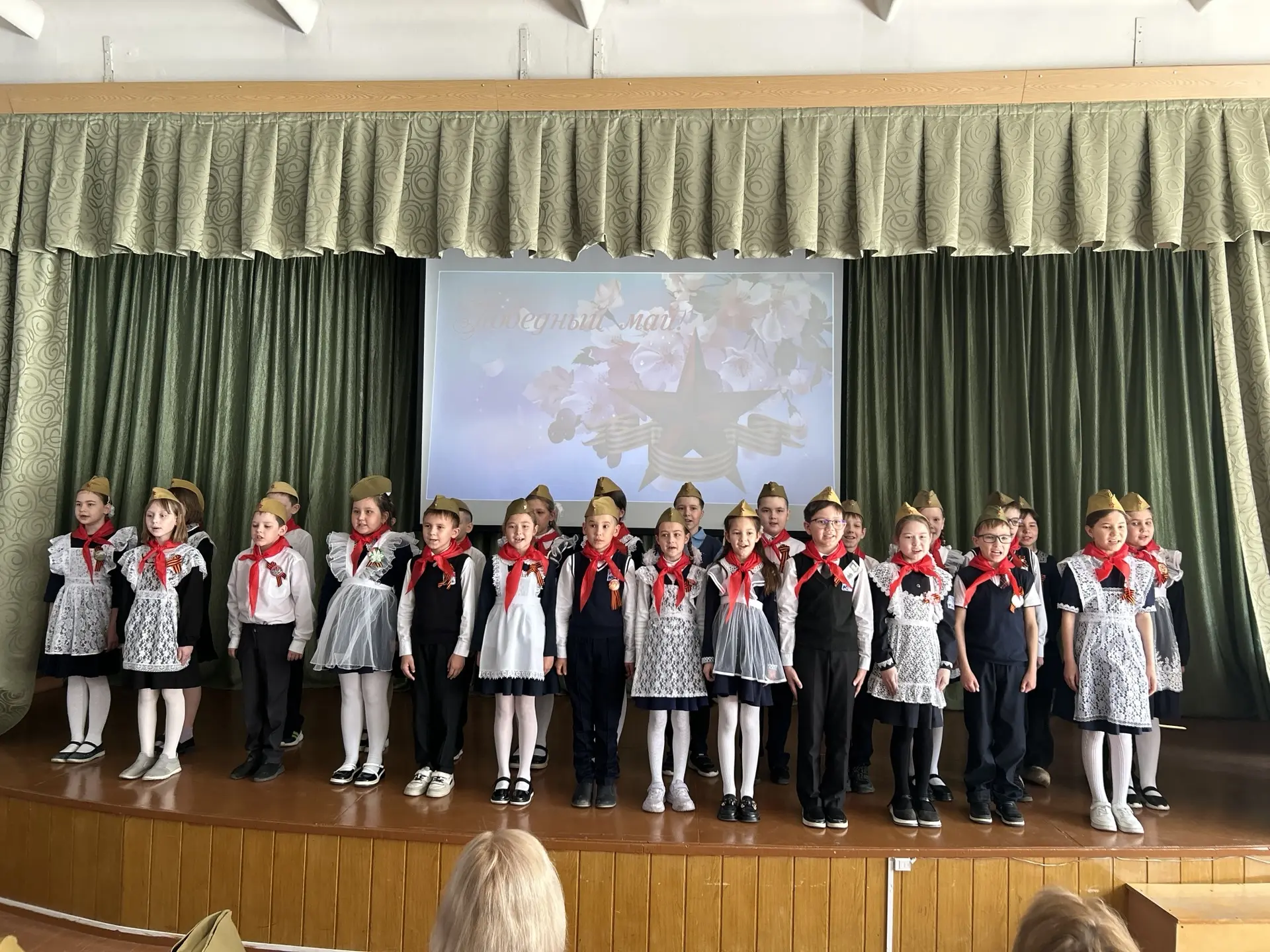 🎶 В лицее №68 прогремел «Победный май»!🌸  Вчера в стенах нашей школы было особенно тепло и торжестве