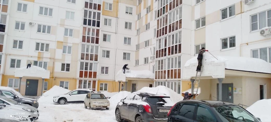 Сегодня с крыш подъездов по адресу:
Ул. Фурманова д 32
Ул. 1-я Набережная 54 была произведена уборка