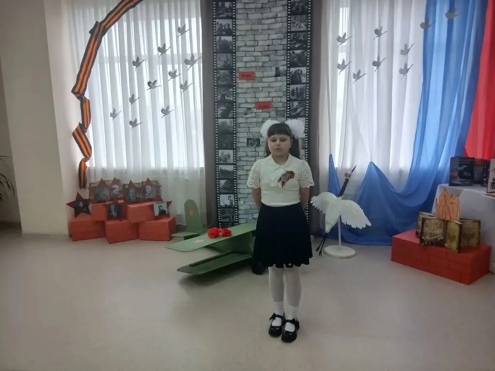 🕊️ «Строка, оборванная войной…» — конкурс чтецов к Дню Победы  29 апреля, в преддверии великого праз