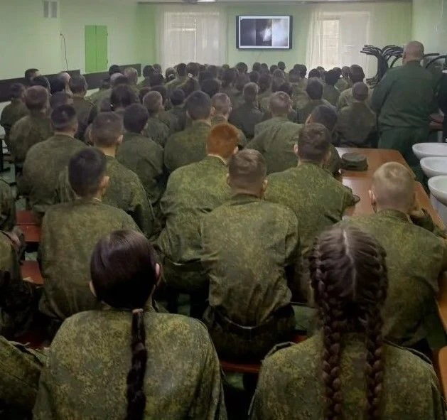 В рамках профилактической работы в нашей школе был организован показ и обсуждение докум...