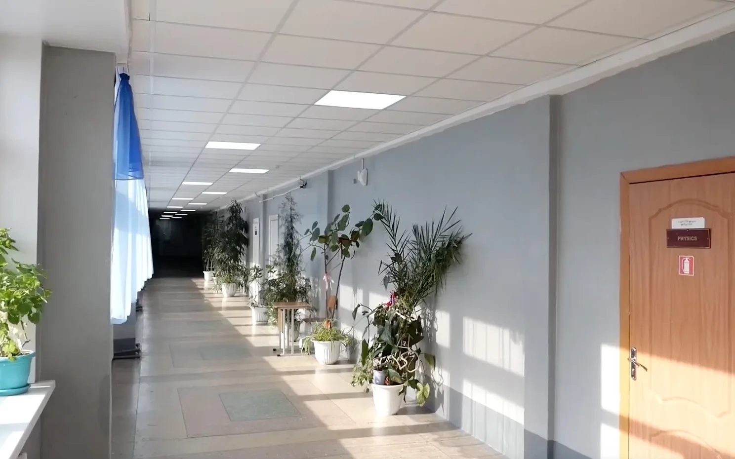 👩‍👦‍👦 Ссора учеников привела к драке матерей прямо в кабинете директора школы, вызвав возмущение 