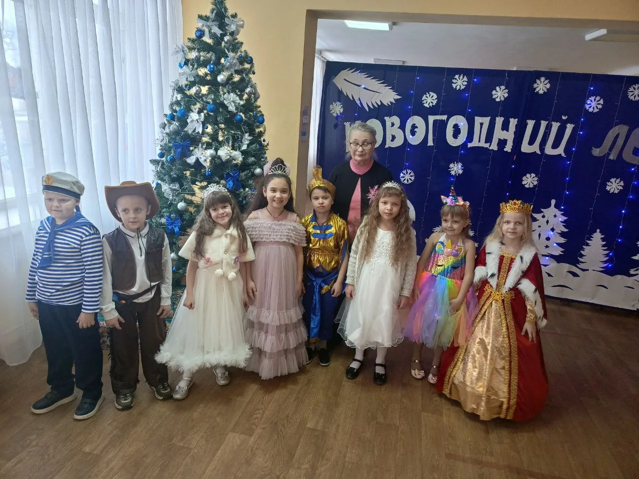 Первый новогодний праздник в школе!🎄⛄️