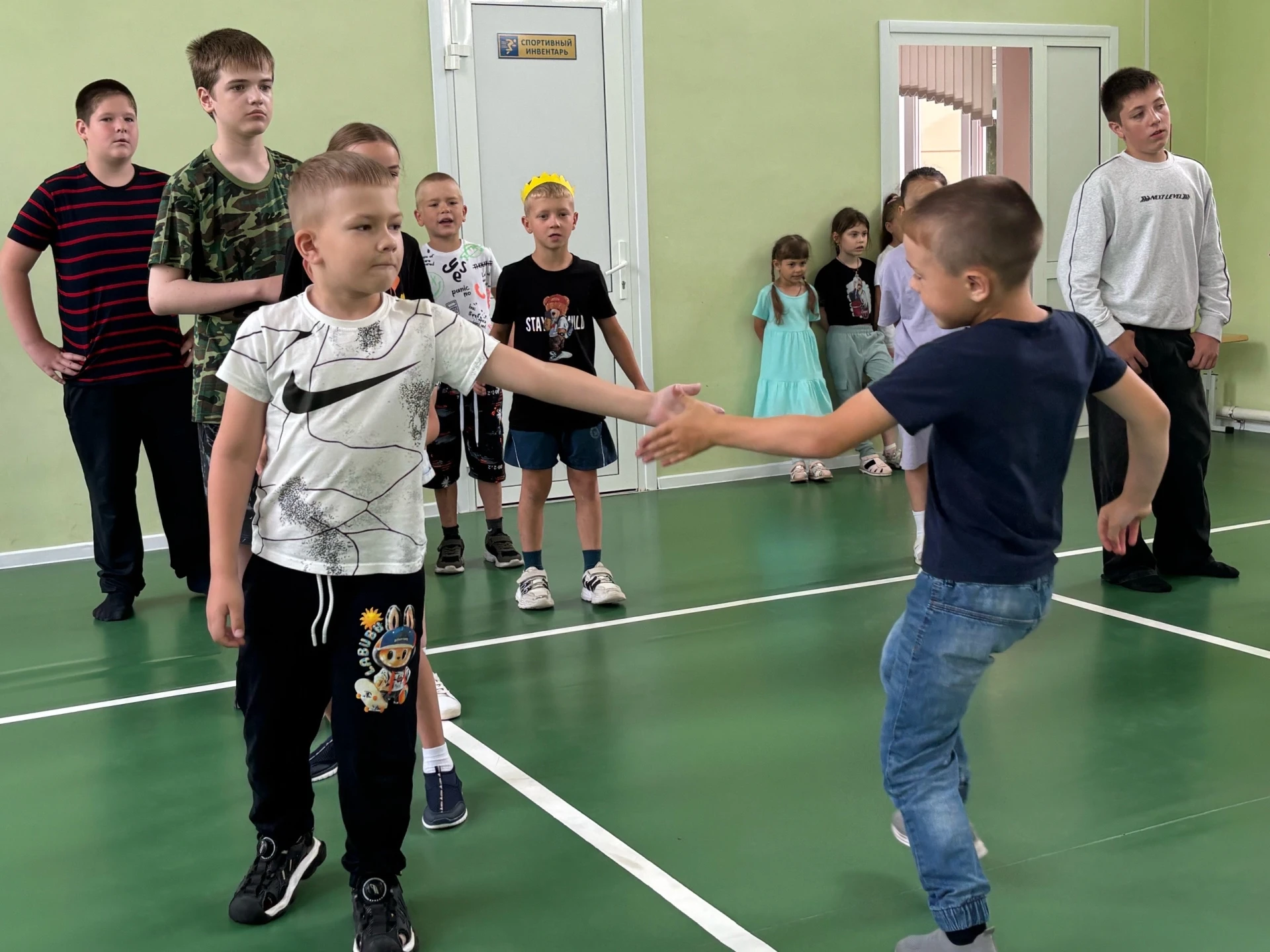 Будни в лагере: спорт, творчество и мирное небо! ☀️

Наши лагерные будни — это калейдоскоп ярких соб