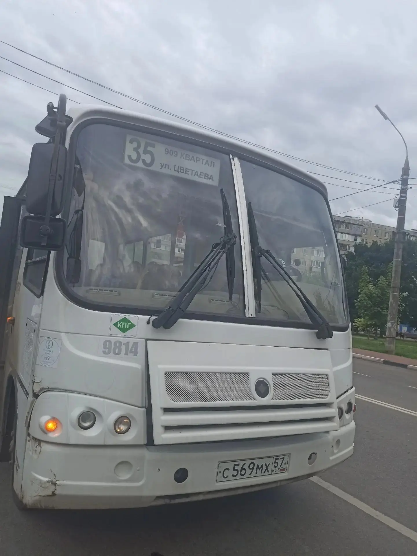 Временно прекращено движение транспорта на участке улицы 60-летия Октября в районе дома...