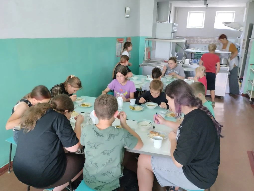 Пятый день в пришкольном лагере "Солнышко".Спортивные игры, поход к речке, музыкальные ...
