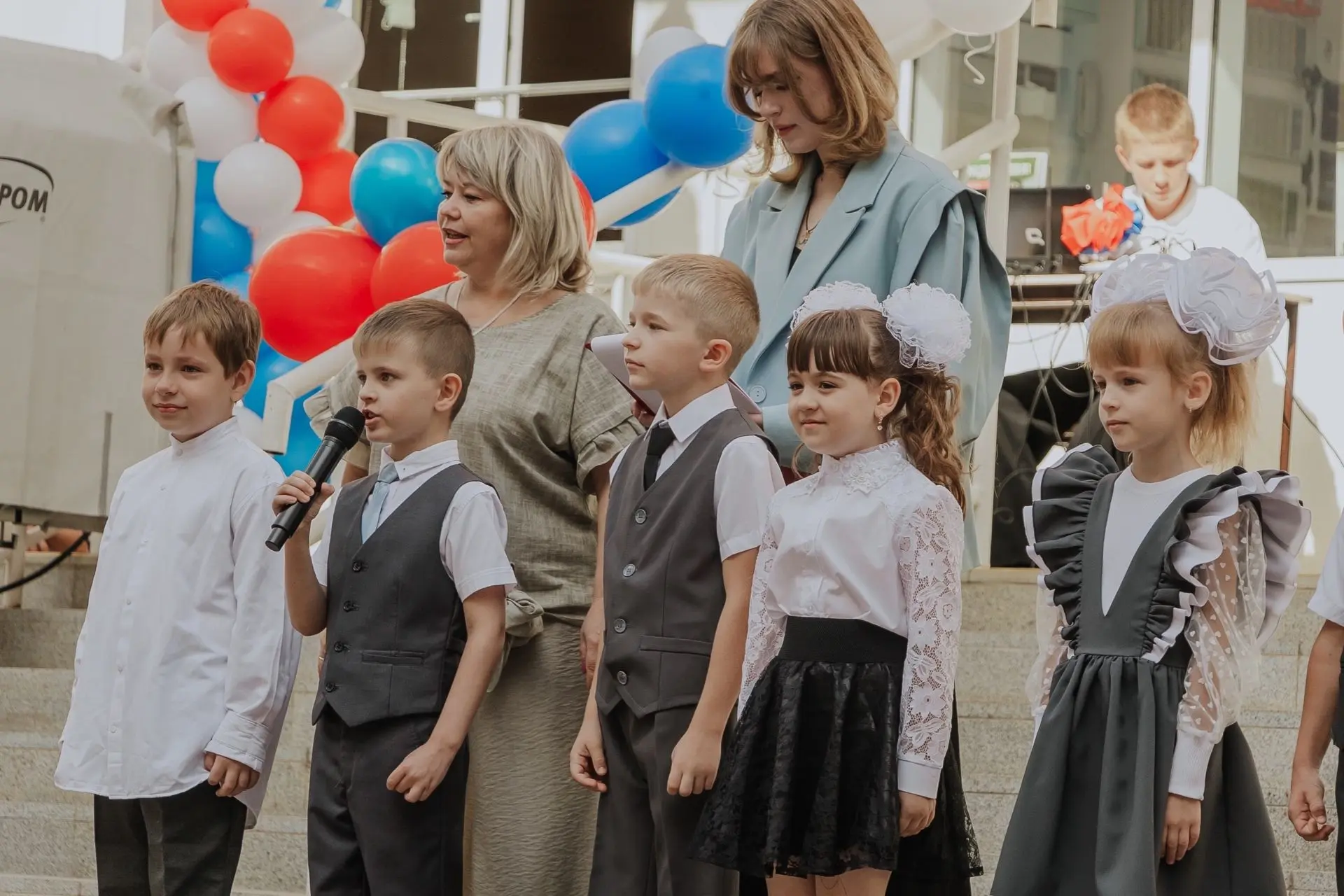 📸 Сегодня школьный двор гудел от счастья!