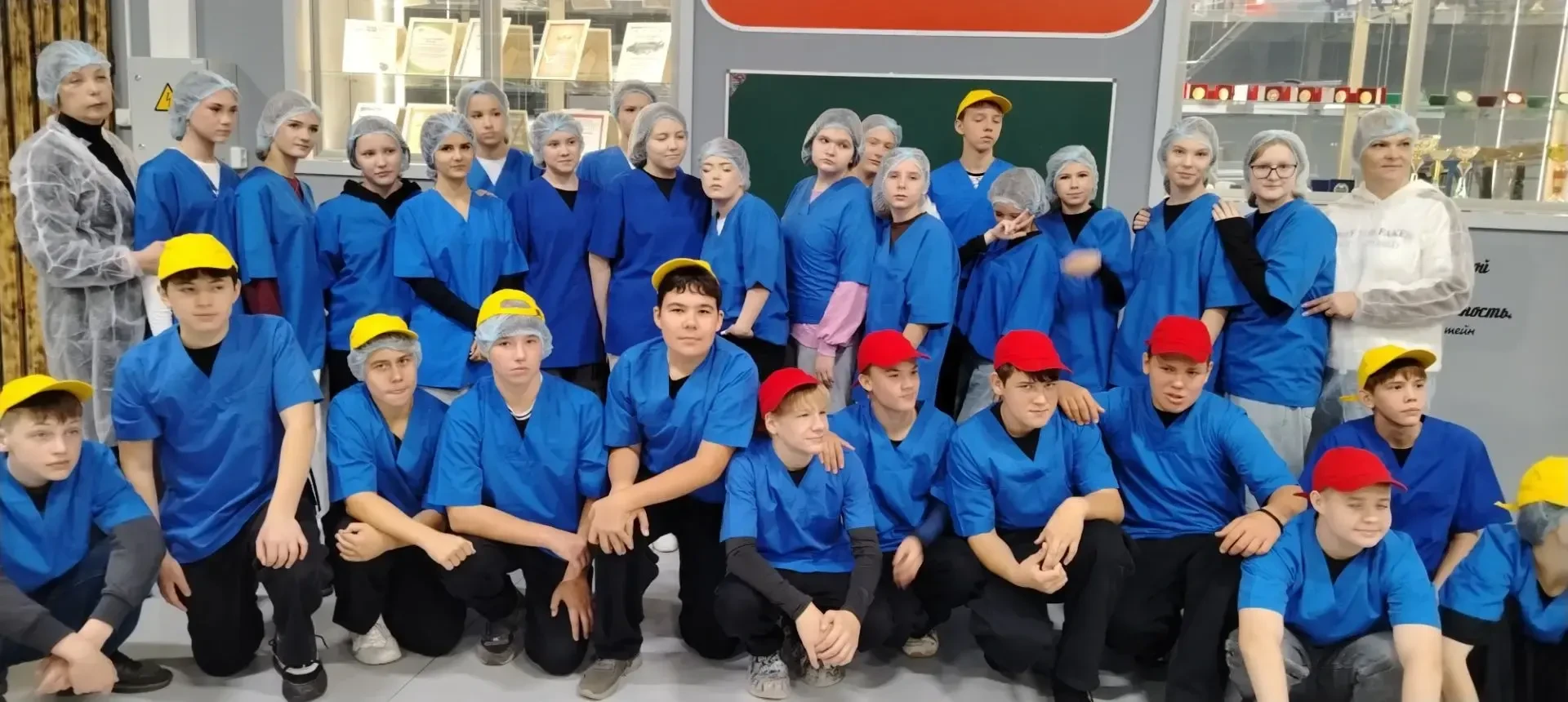 Поездка, полная впечатлений! 🚌🥐🐎6 октября учащиеся 8А и 8Б классов вместе со своими ...