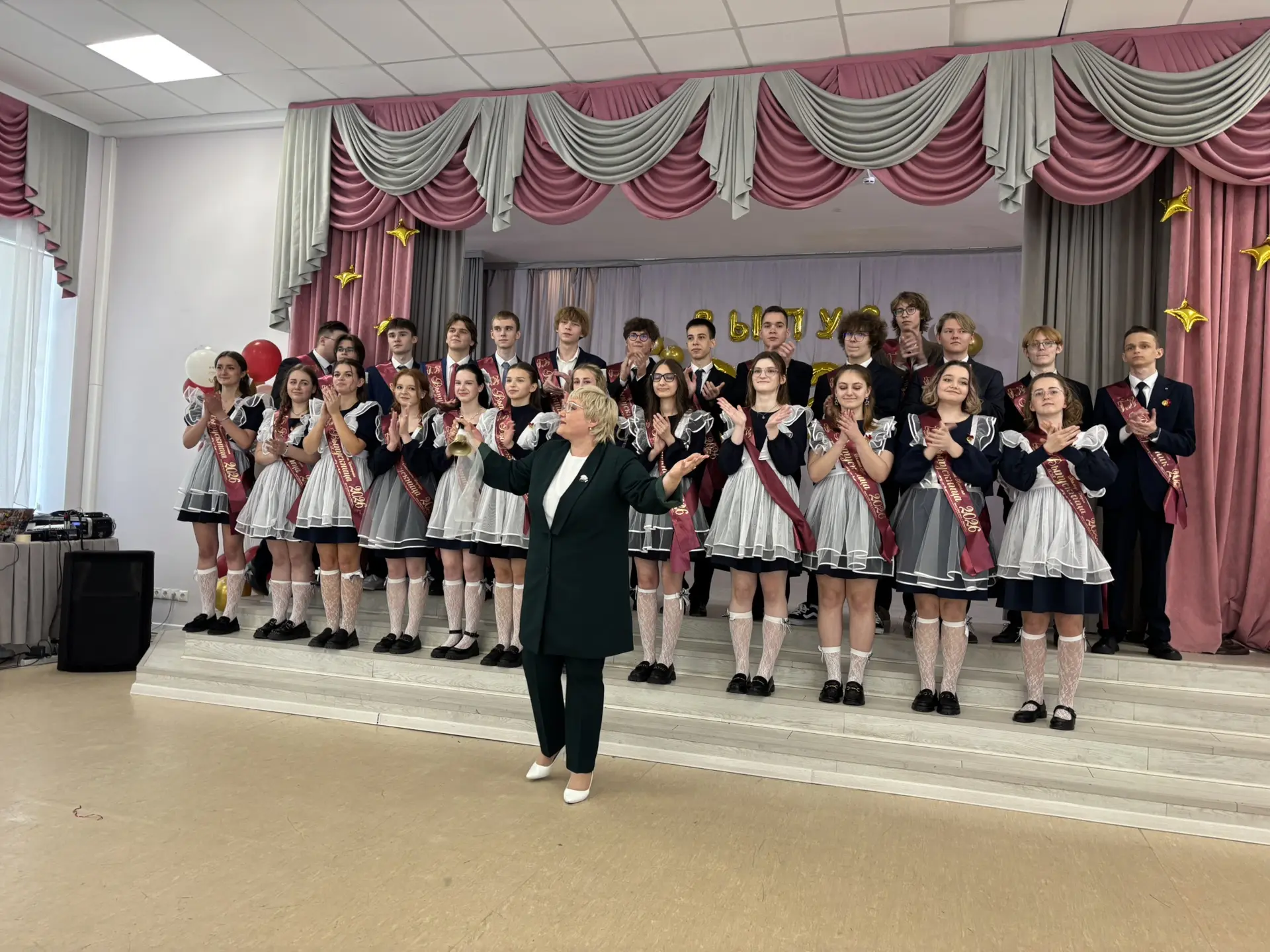 🎓💔 Наш первый корпус сегодня опустел. Но опустел не стенами — сердцем.  Прозвенел последний звонок д