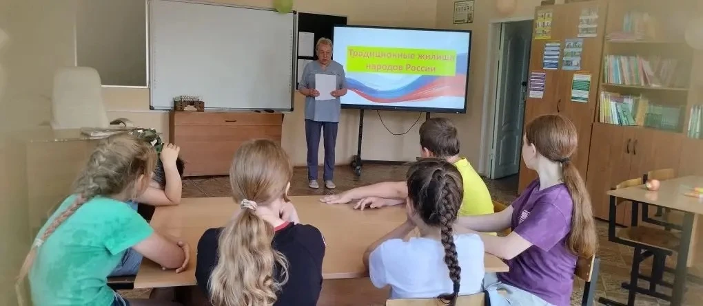 «Родиной горжусь!»

Атмосфера в лагере стала по-настоящему праздничной! В преддверии Дня России к на