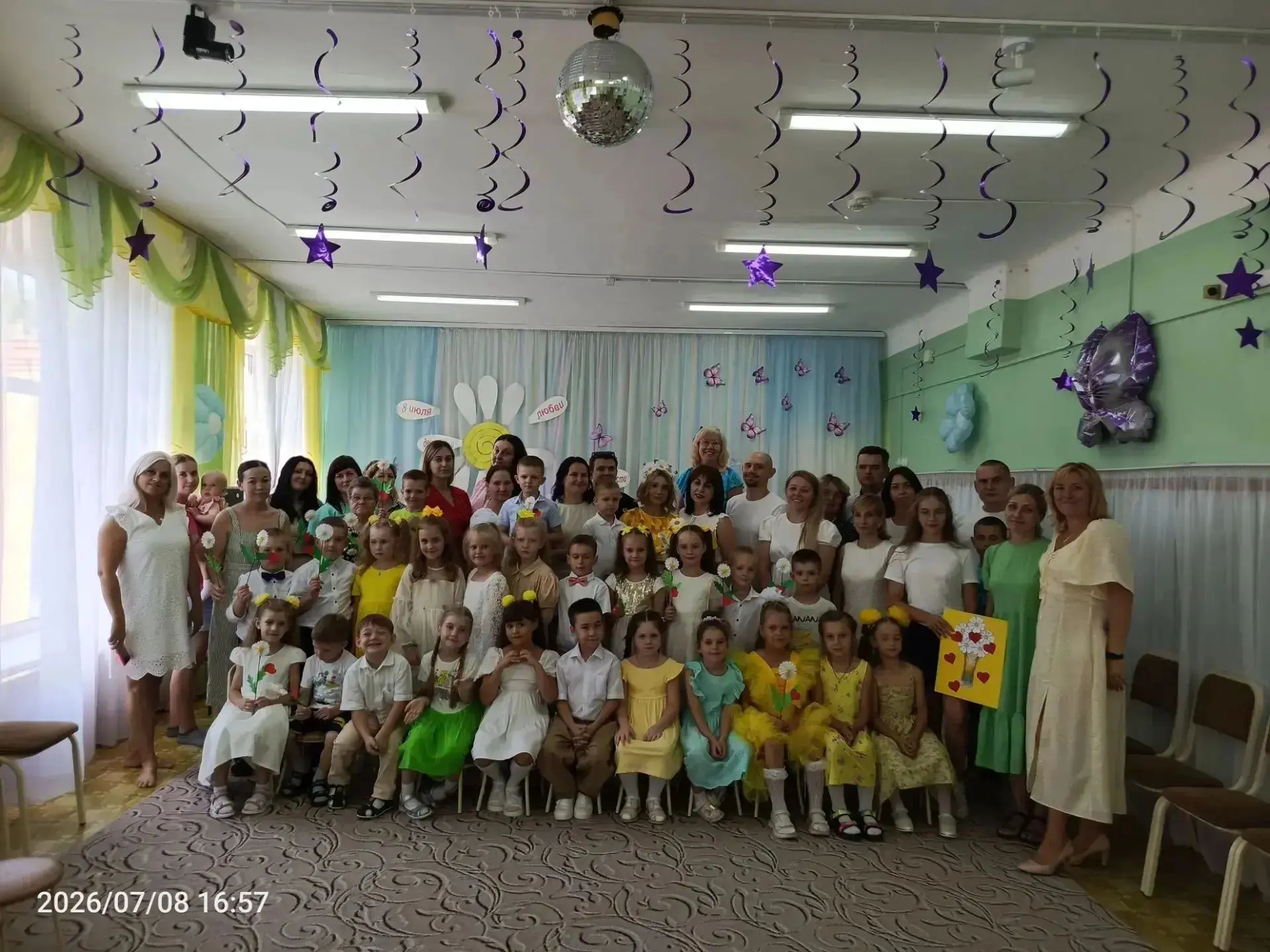 "День семьи" в ДОУ - это тёплое, душевное мероприятие, которое помогает дошкольникам глубже понять, 