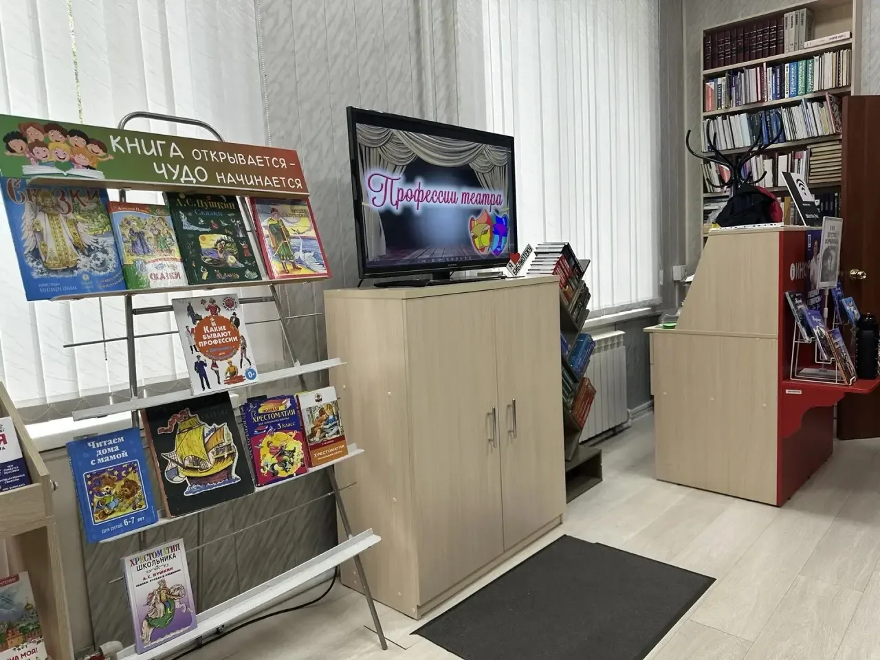 📚✨ Ребята из пришкольного лагеря «Островок детства» побывали в библиотеке д. Гребнево и погрузились