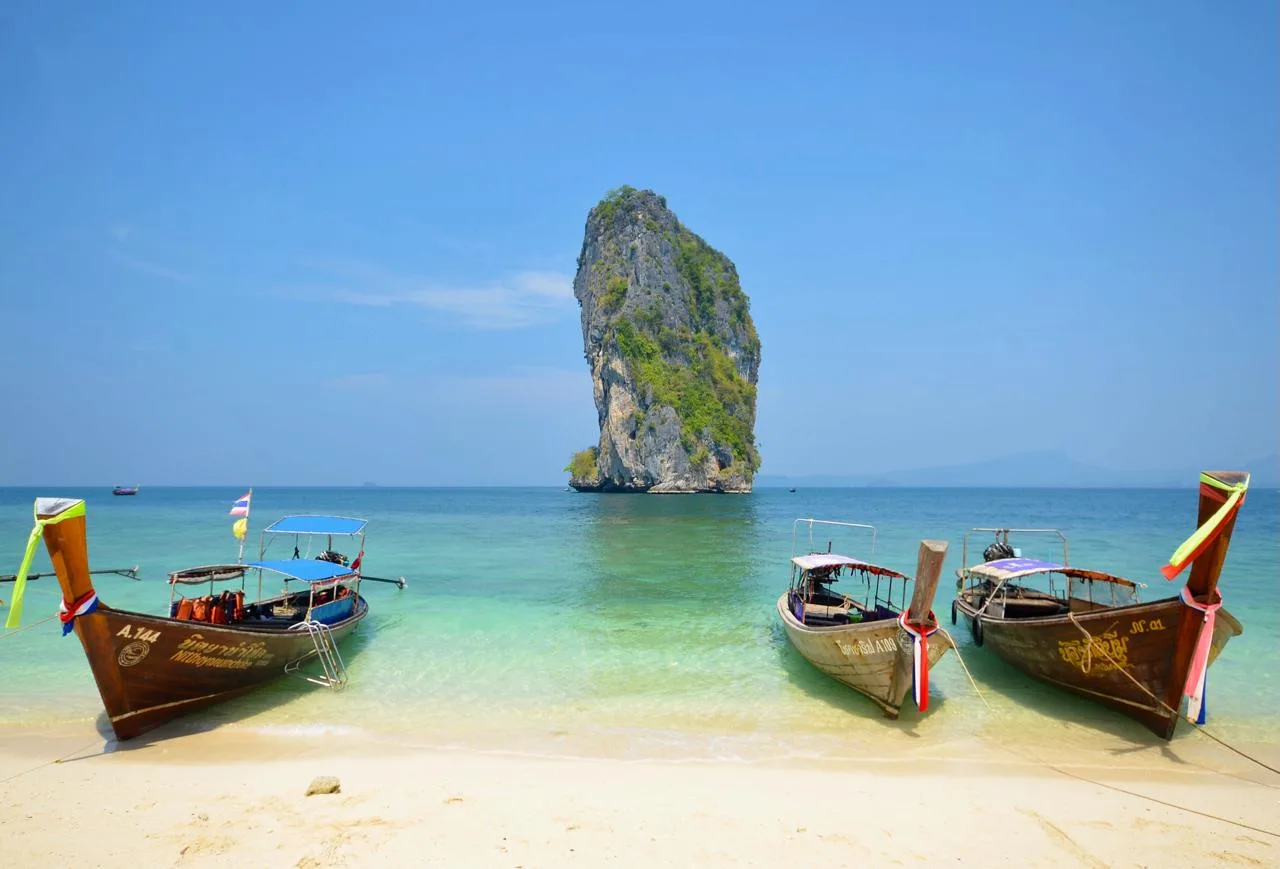 Остров Пода, Таиланд 🇹🇭  🔹 Пода - необитаемый остров в тайской провинции Краби, в 8 километрах от пл