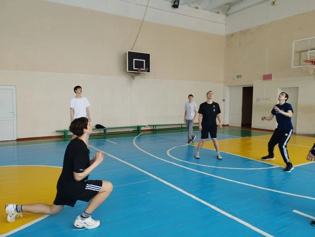 🏐✨ Сегодня в нашем спортивном зале было по-настоящему жарко!   В преддверии весенних каникул состоял