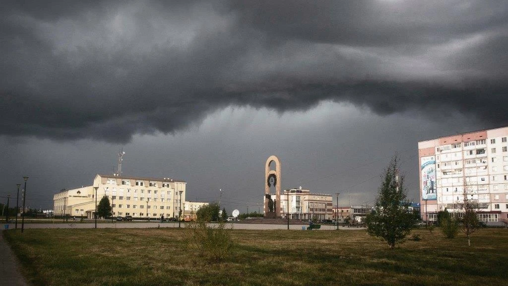 В Усинске 25 августа ожидаются сильный ливень и гроза