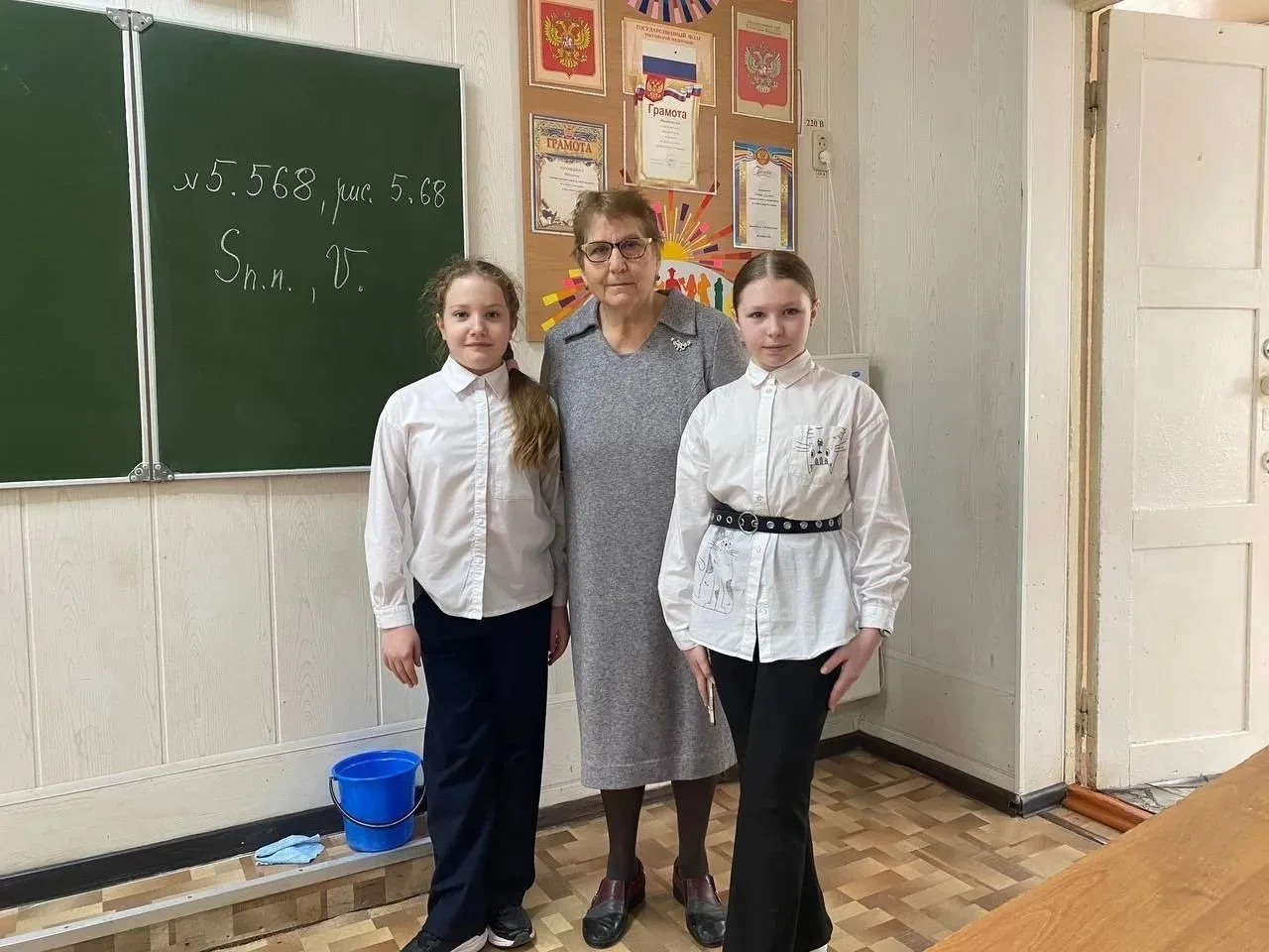 Весенний десант уважения!   В преддверии Международного женского дня учащиеся нашей школы провели ве