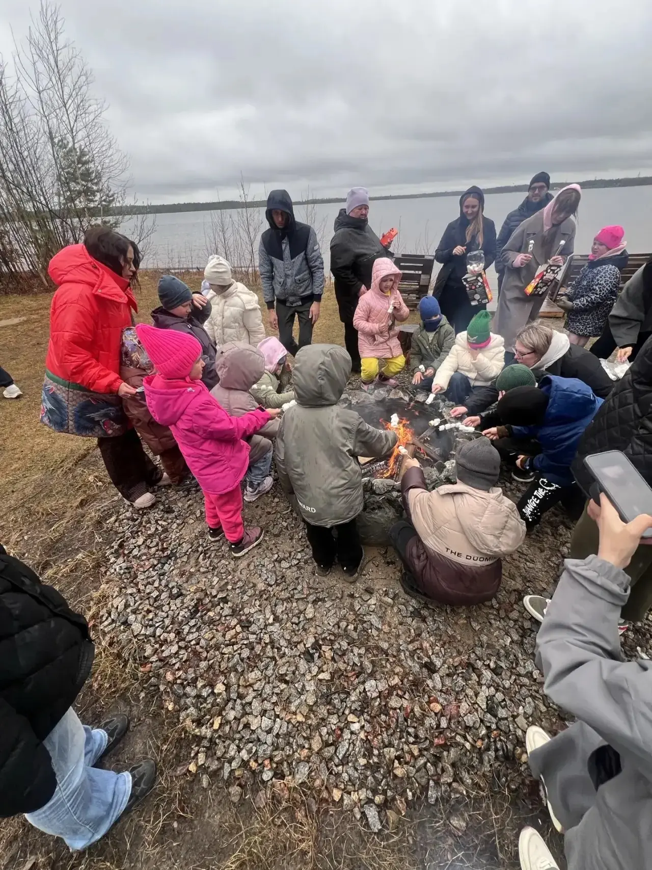 🌲 В гостях у природы: 1 «Б» в Сибирских Увалах!  Дождик? Не помеха! Ученики и родители 1 «Б» класса 