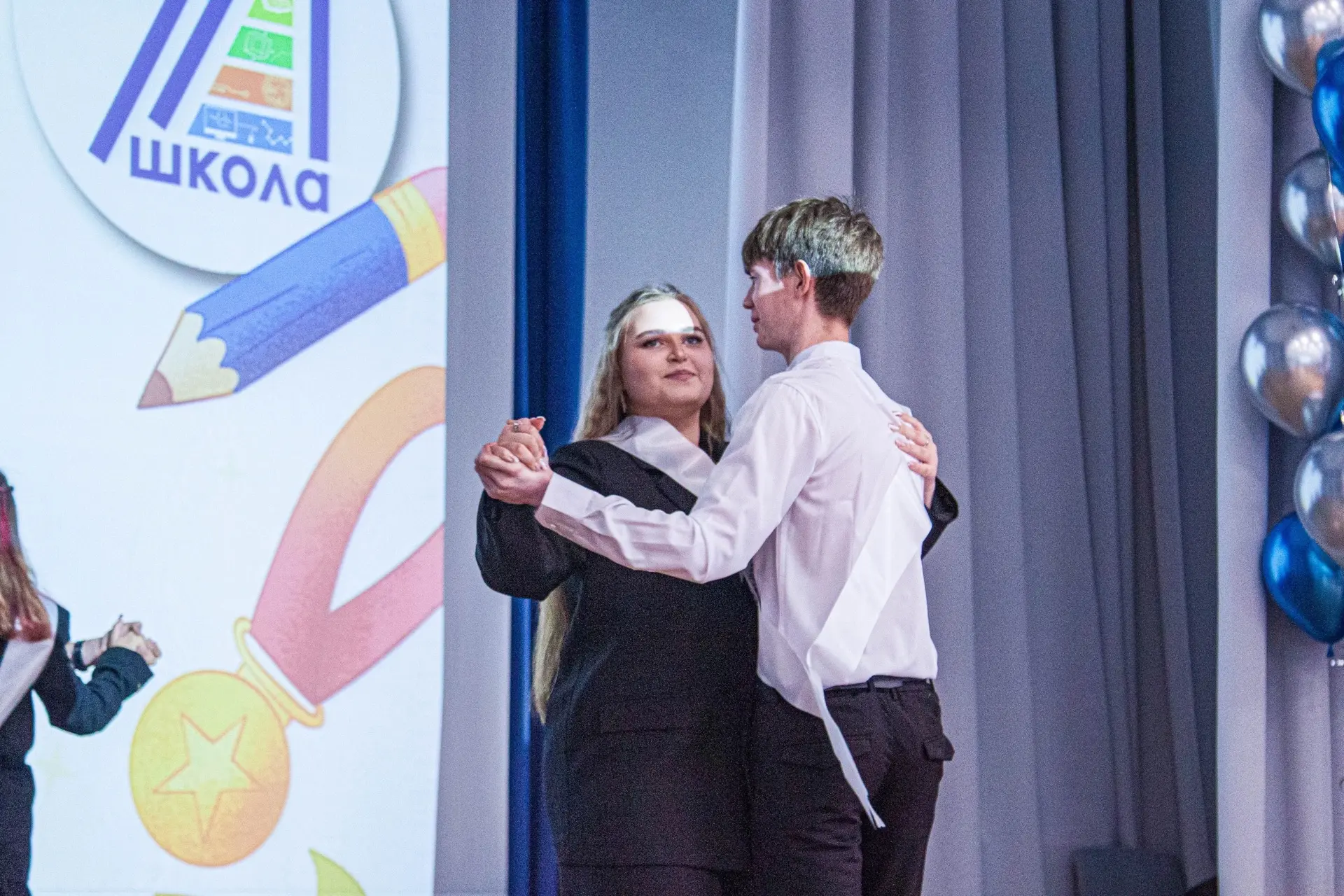 9 КЛАССЫ ПОЛНЫЙ ФОТООТЧЁТ!🎓✨

Вот они — наши звездочки! ⭐️ 
Ребята 9-х классов! С трепетом и легкой