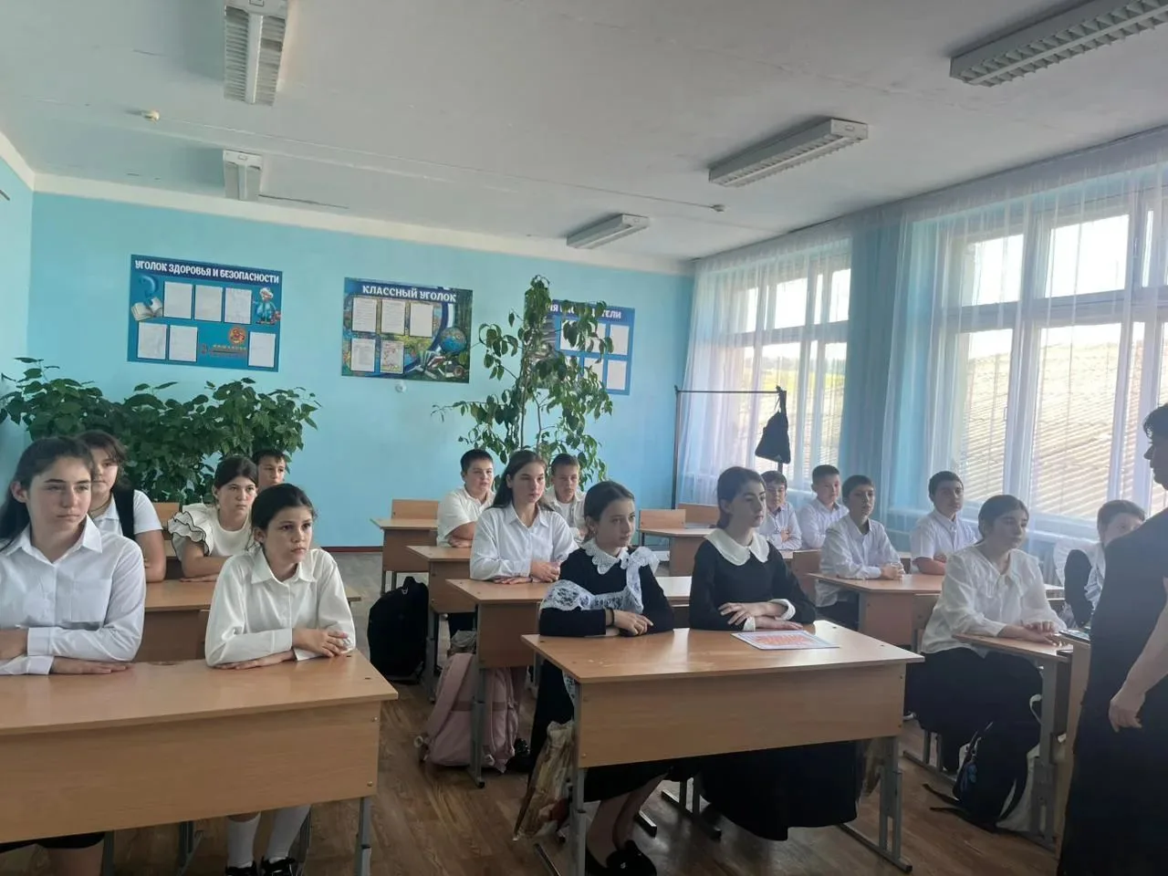 Мы за мир! Информационная акция в МКОУ "СОШ с.п. Второй Лескен".