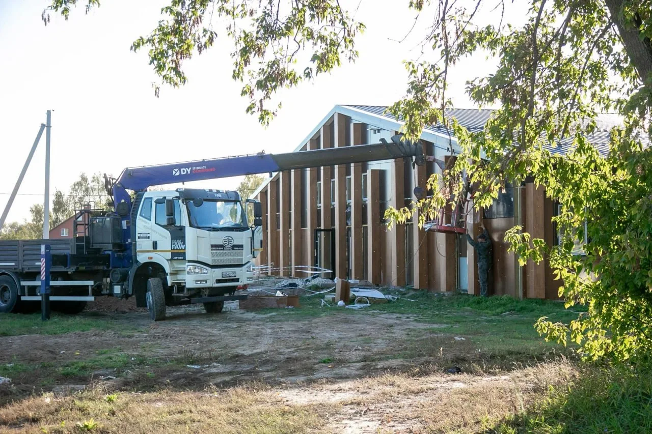 🏛 В деревне Зарудня подходит к завершению строительство нового Дома культуры.