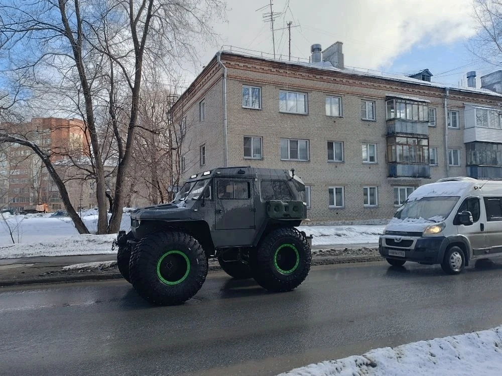 На улицах ОбьГЭСа замечена актуальная техника для проезда в частном секторе сейчас