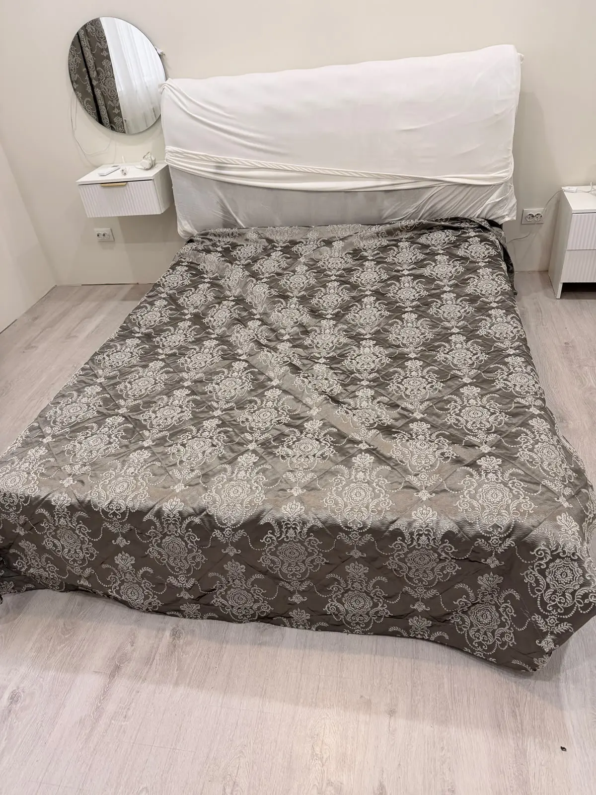 Кровать двуспальная 160*200 с матрасом . Цена: 2000 руб. Самовывоз