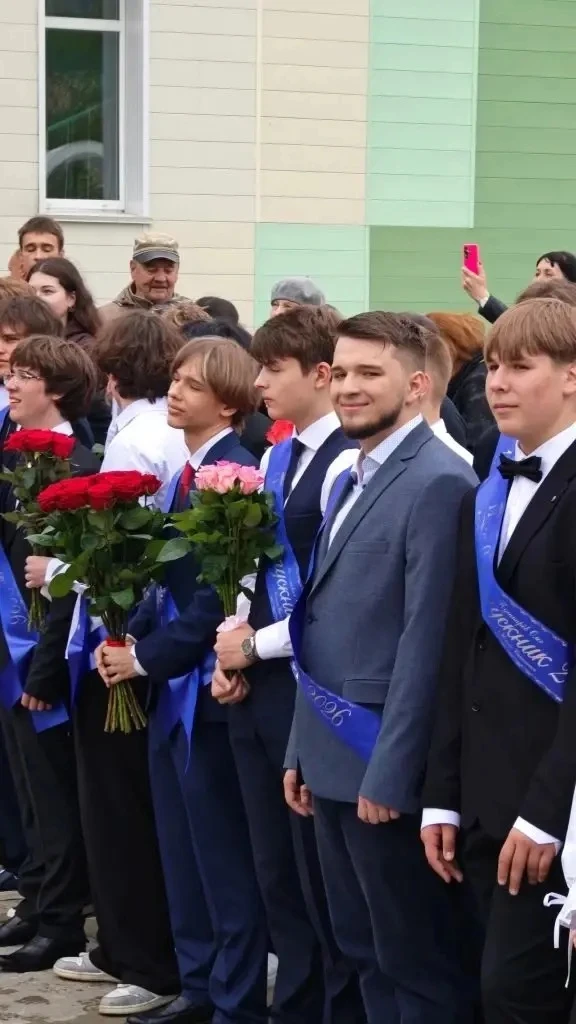 Последний звонок прозвучал для выпускников 11 классов МАОУ СОШ №6 г. Южно-Сахалинска  💐Сегодня, 26 м