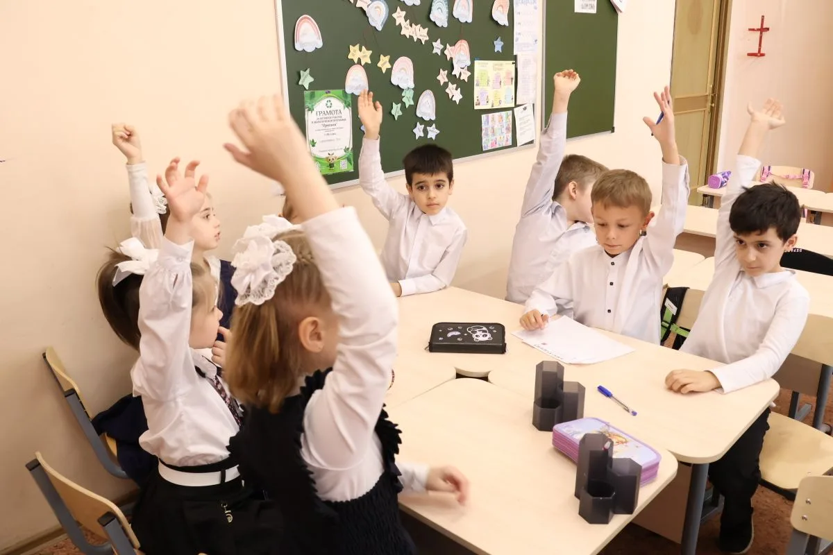 🎉 Страница «Азбуки» перевернута! В наших первых классах прошли трогательные праздники «Прощание с Аз