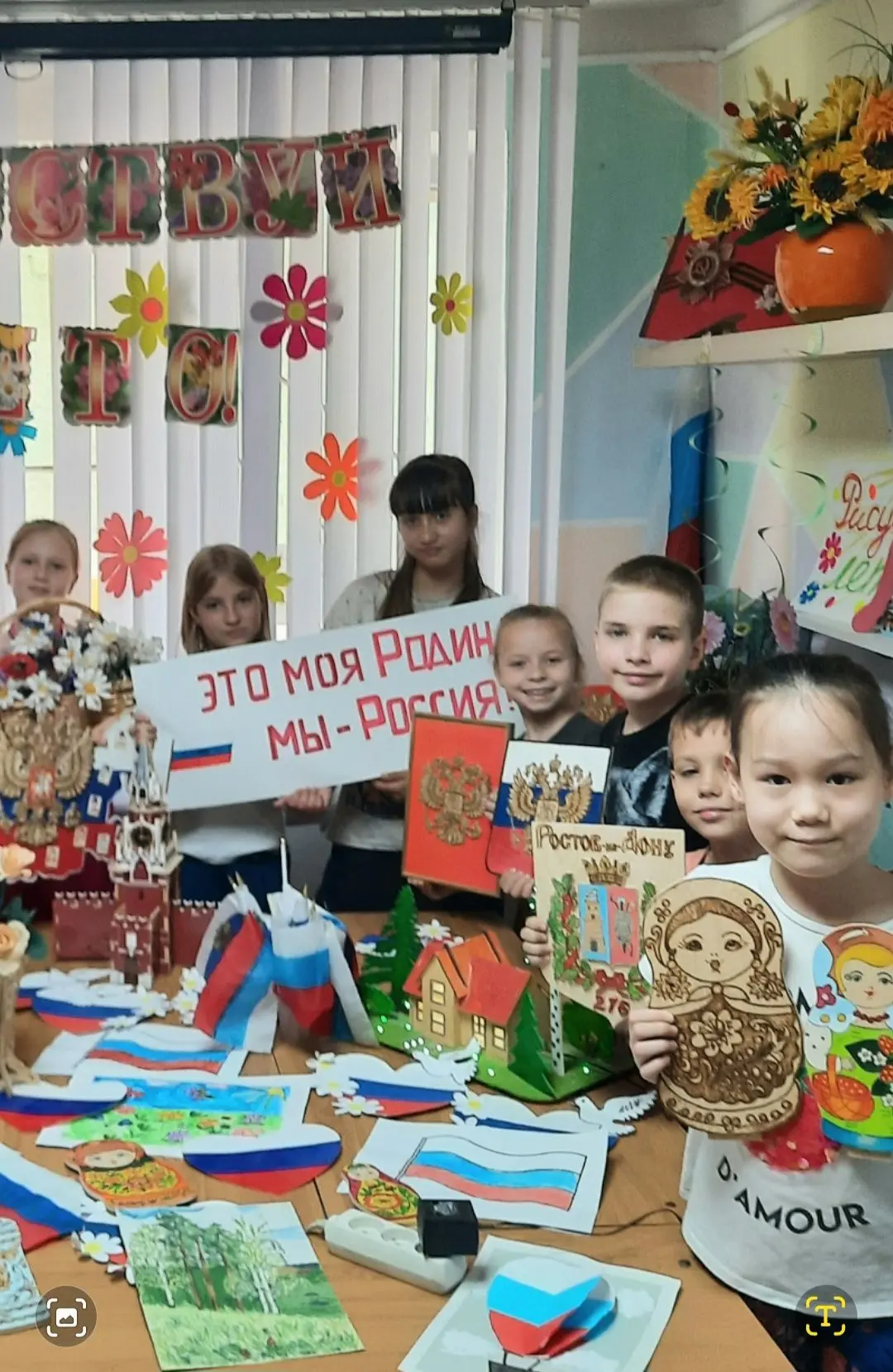 Ко Дню России на базе летней площадки корпуса «Искра» Центра детского творчества Вороши...