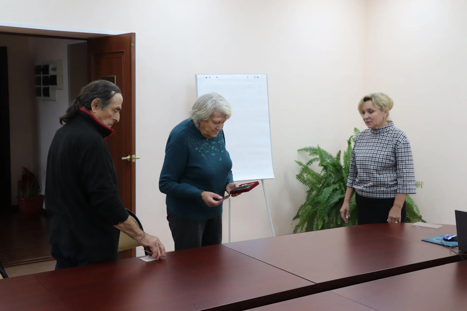 31 августа Главой Алеутского муниципального округа С.В. Арнацкой в торжественной обстан...