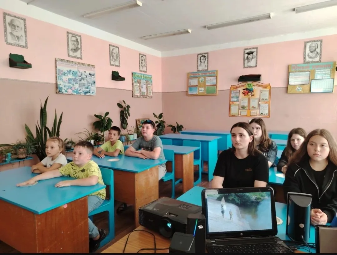 В преддверии Дня памяти и скорби в нашей школе прошёл тематический показ. Ребята посмотрели фильм о 