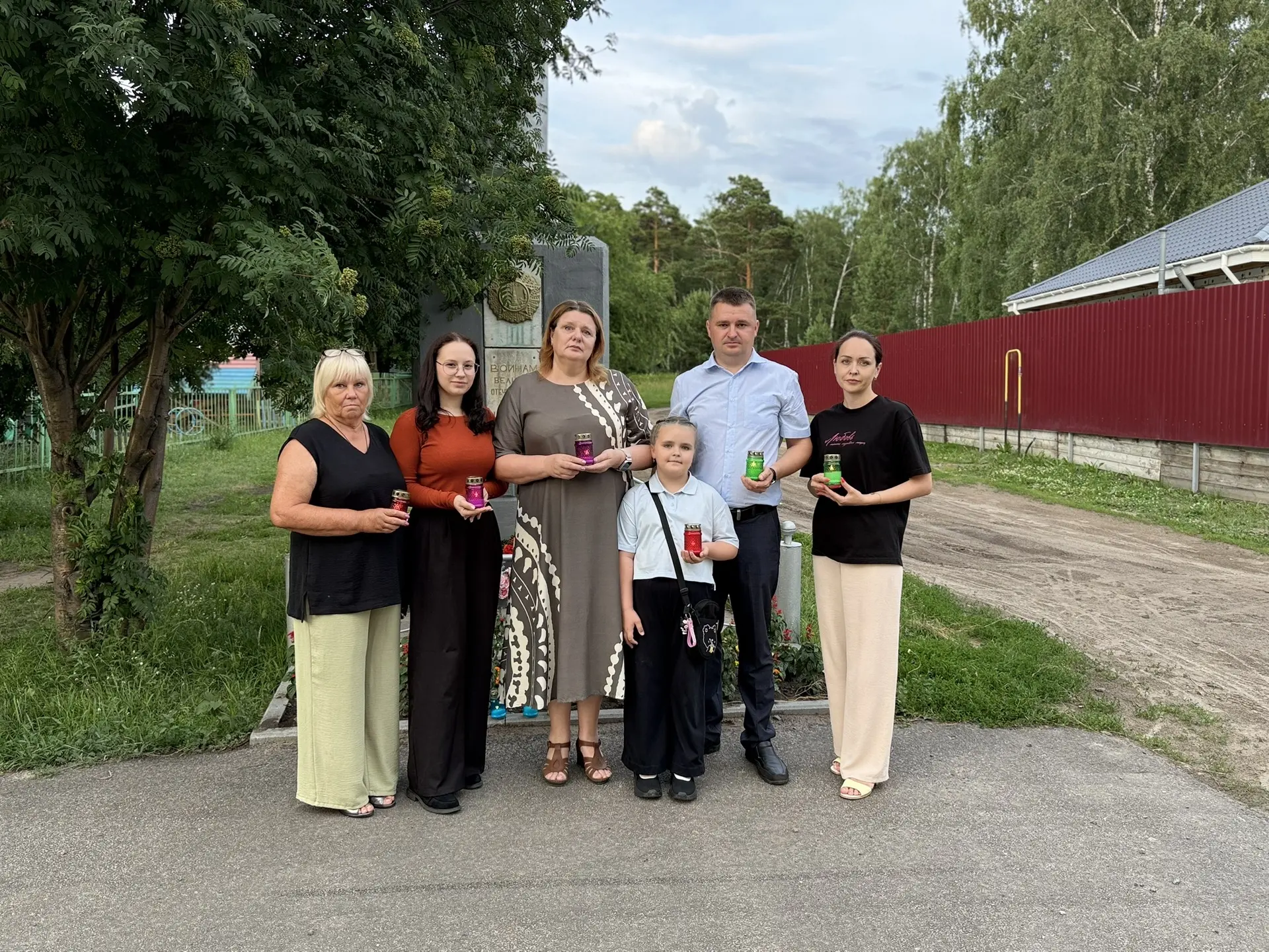 🕯️ День памяти и скорби: «Свеча памяти» в нашей школе

Сегодня, 22 июня, в День памяти и скорби, у 