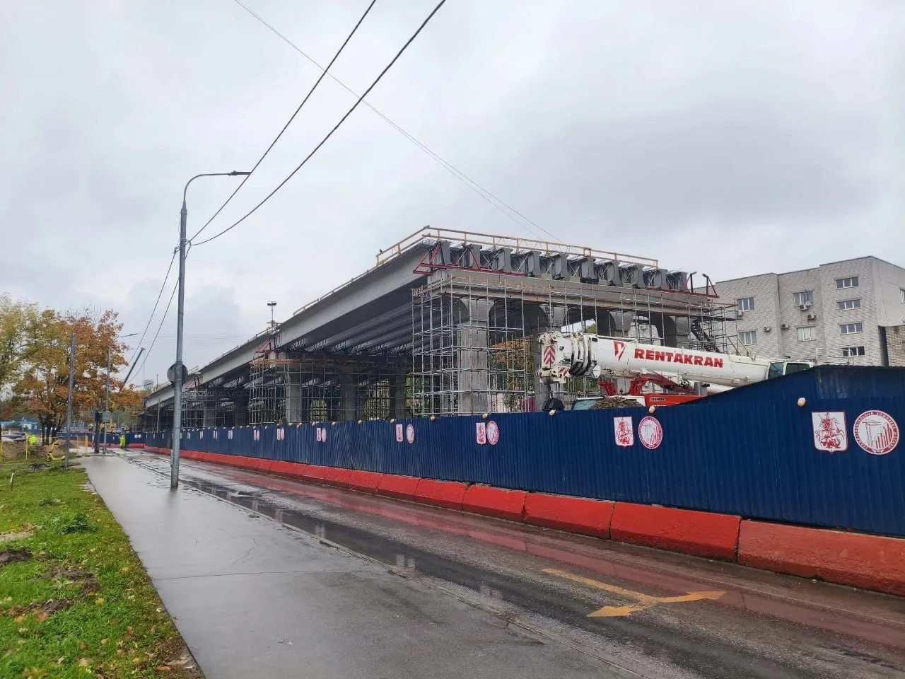 🏗️ На эстакаде у платформы Лось виден прогресс строительства