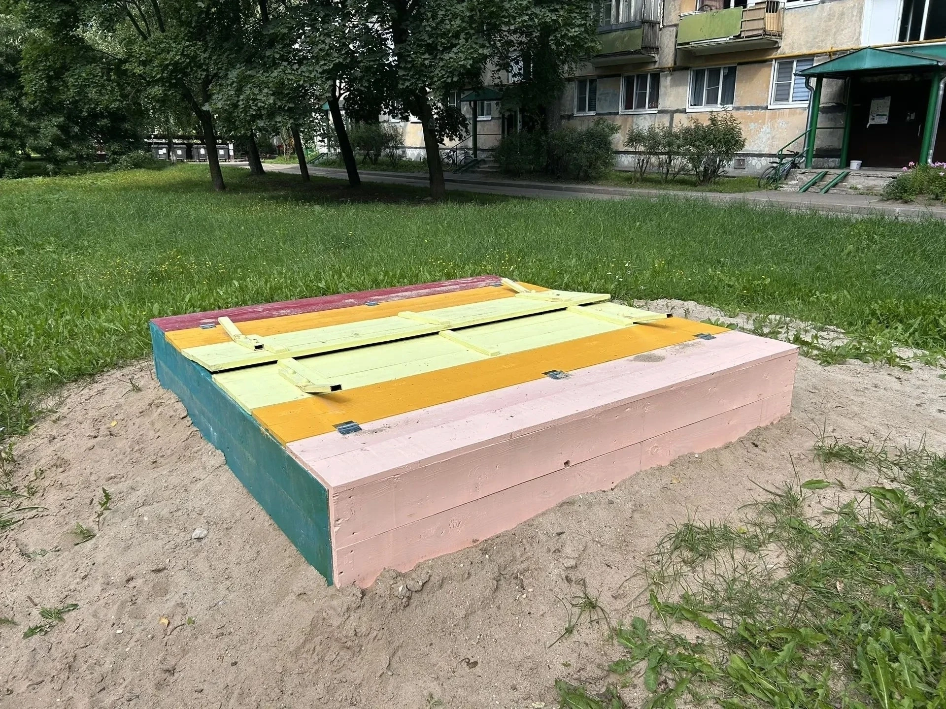 ✅ Изготовлена и установлена новая песочница в 1 мкр.ГПЗ-23, д.13
