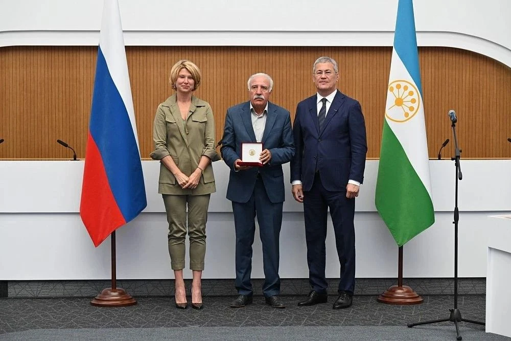 ЗАСЛУЖЕННОЕ ПРИЗНАНИЕ ТРУДА