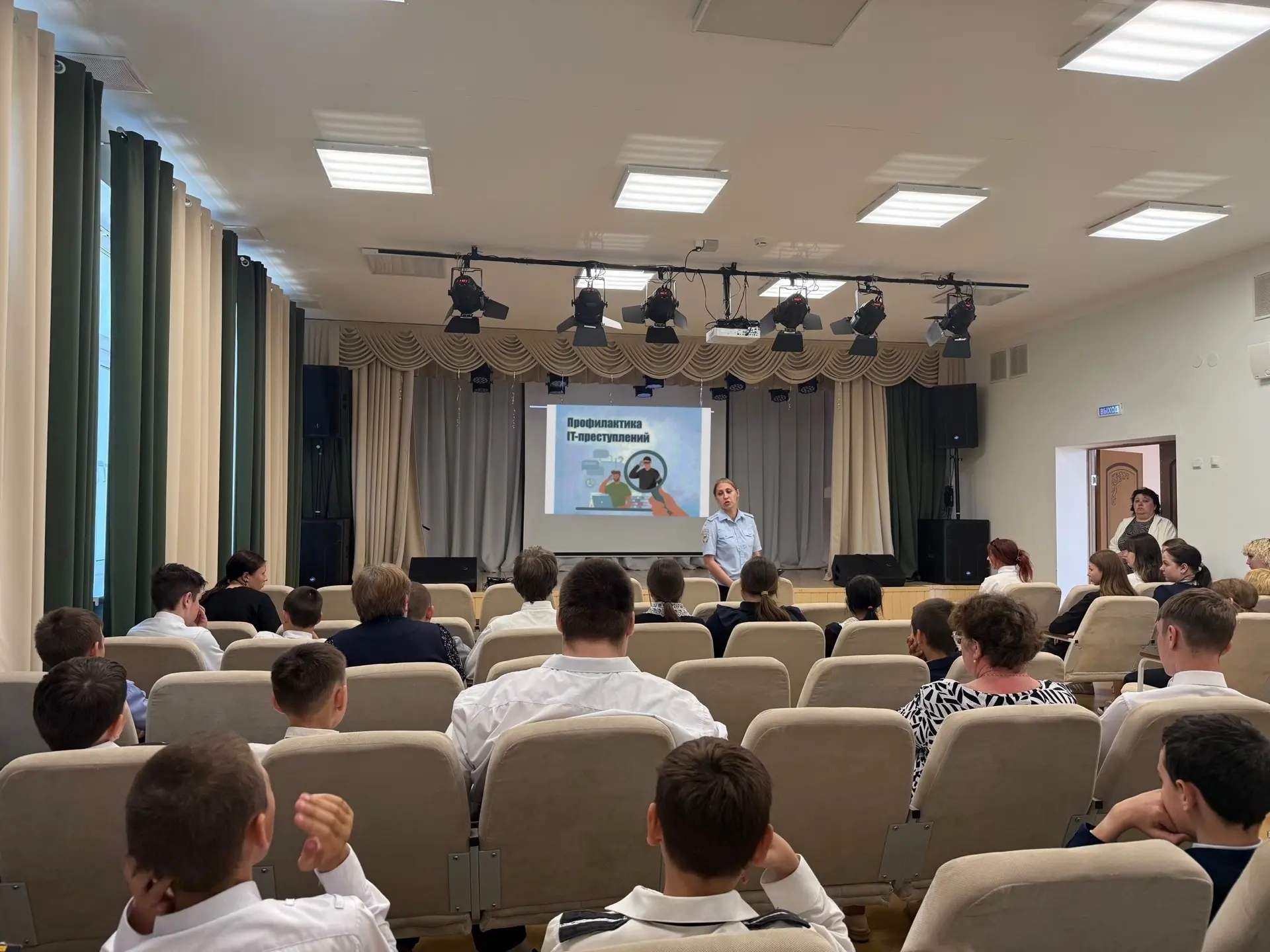 👮‍♀️ Инспектор по делам несовершеннолетних Агишева Т.В. провела беседу с учениками 5-9...