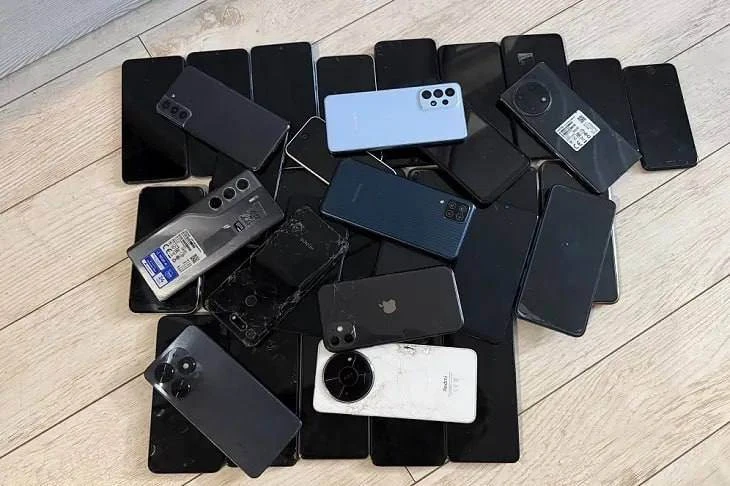 Купи телефон — получи чужую жизнь в подарок! 📱