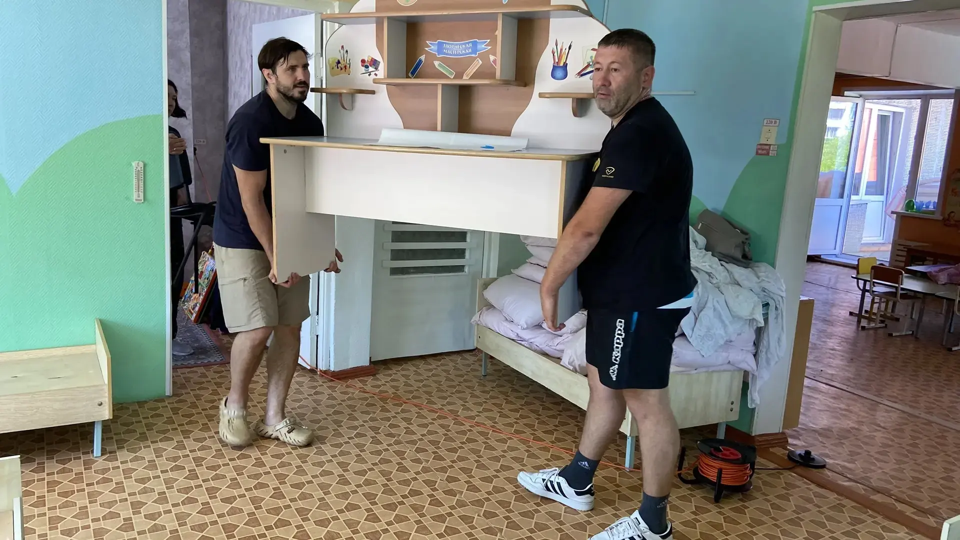 Огромное спасибо нашим героям! 💪

Ремонт в разгаре, и силами одних сотрудников справиться с перемещ