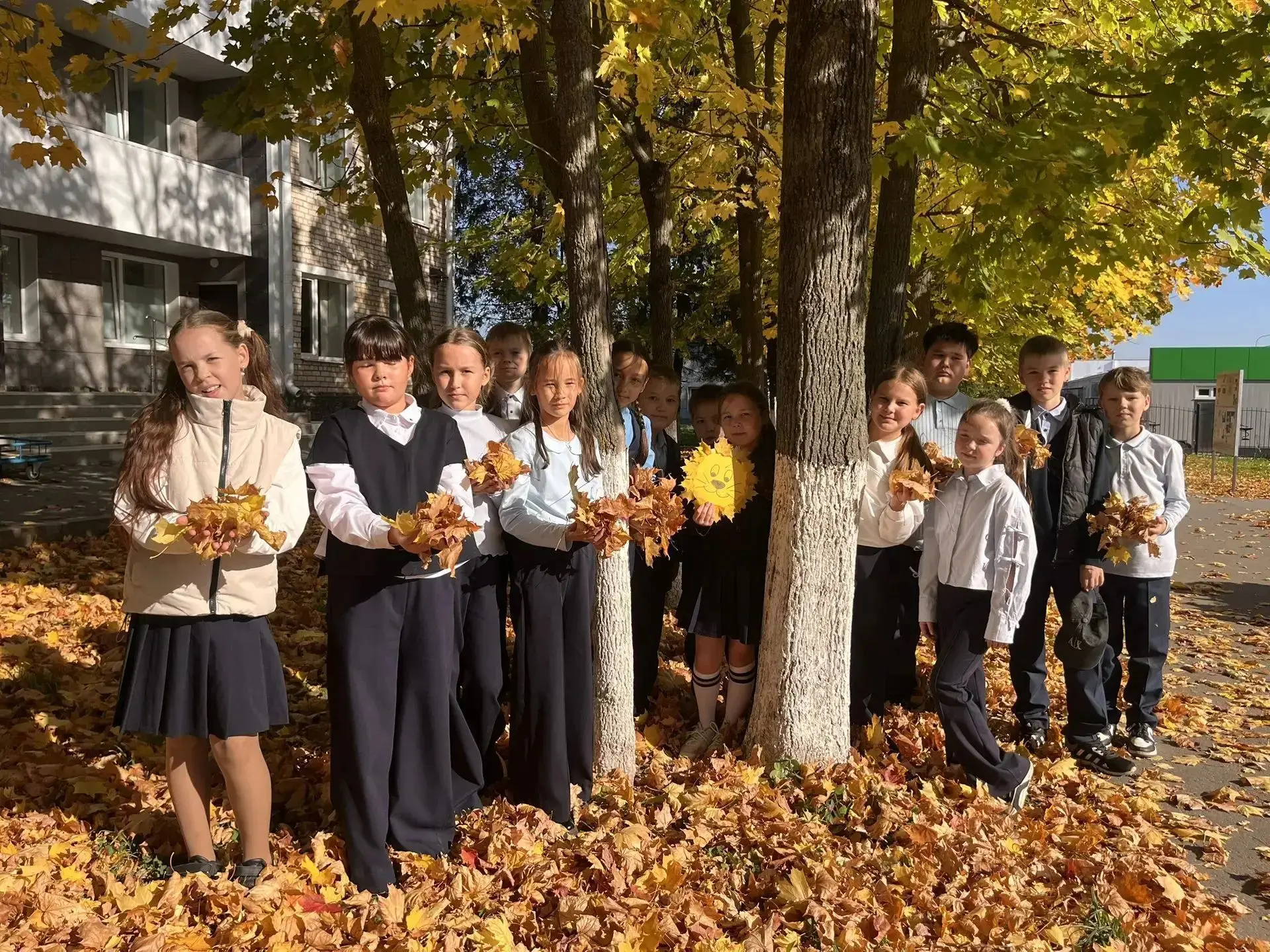 🍁Для учеников четвёртых классов была организована познавательная прогулка на свежем во...
