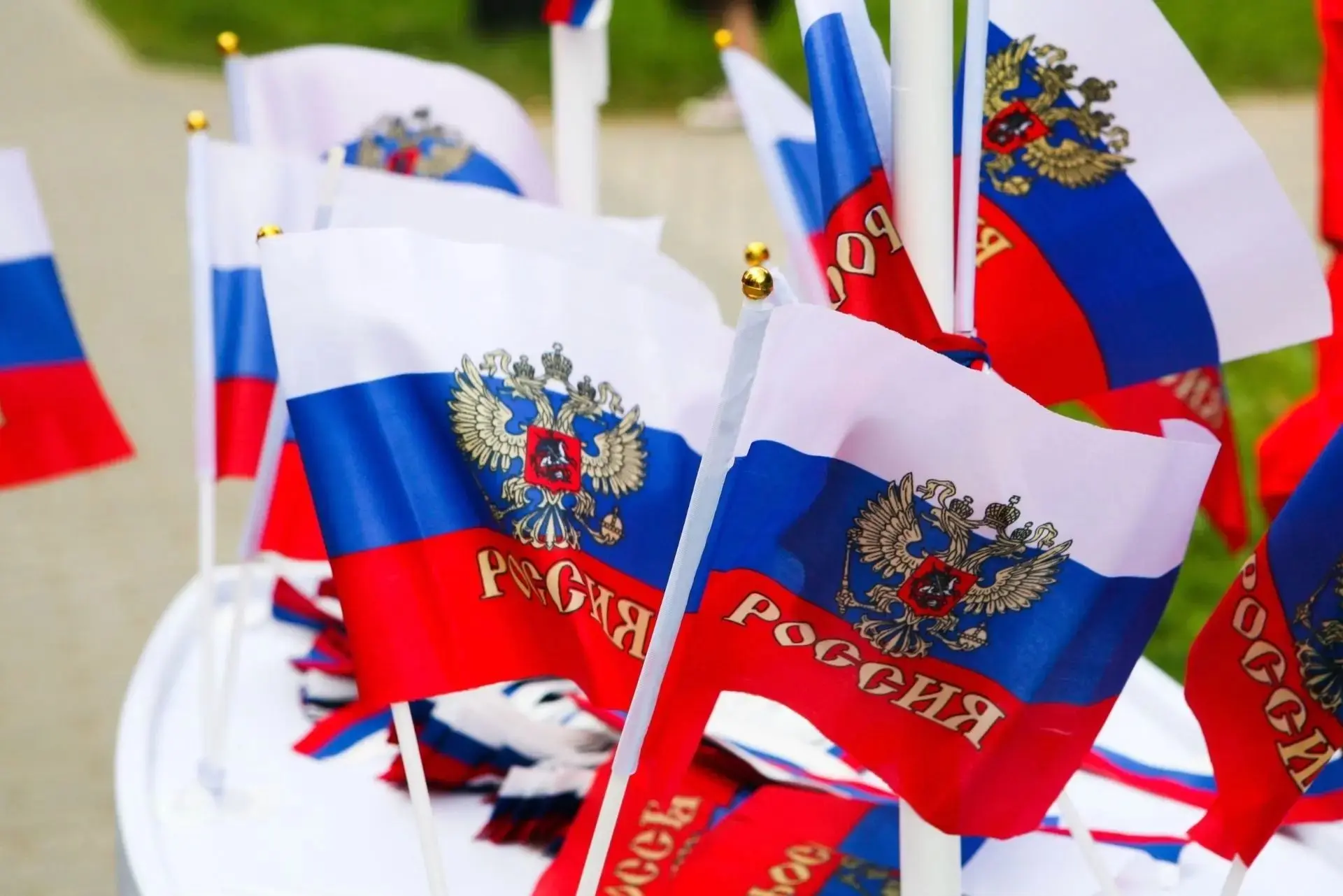 Поздравляем жителей Обручевского района с Днём Государственного флага Российской Федера...