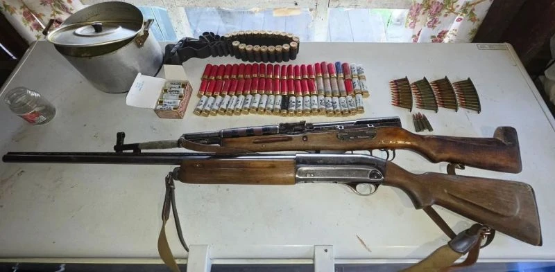 В Амурском районе полицейские задержали сельчанина, который незаконно хранил оружие и б...