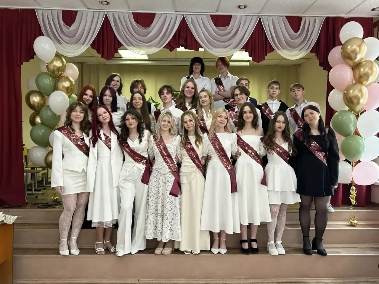 🎉 Вчера в нашей школе прозвенел Последний звонок для 11А класса! 🎓✨