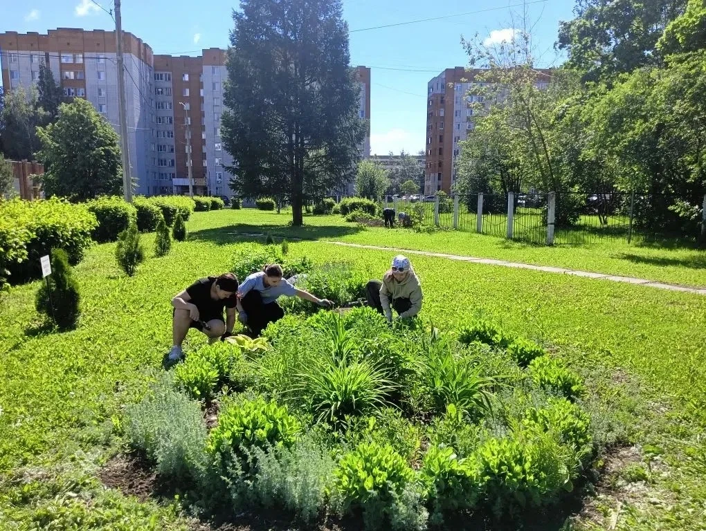 🇷🇺 В преддверии Дня России учащиеся и педагоги нашей школы присоединились к Всероссийской акции «#
