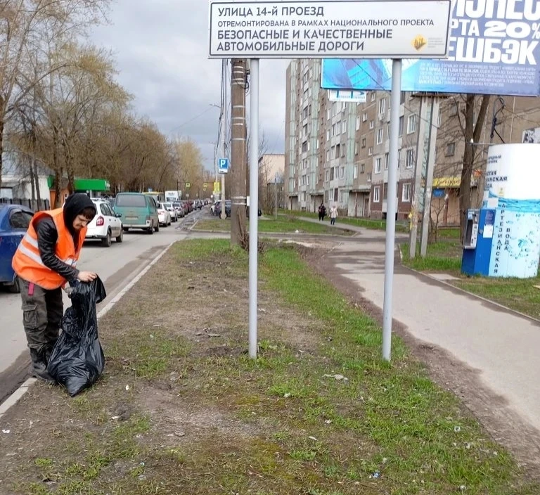 ⏩216 м³ смета вывезли за прошлые выходные с улиц города. Работы проводились на ул. 8-й Минеевской, Г