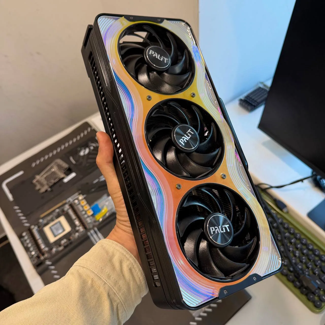 Спасаем RTX 5090 от перегрева 😊